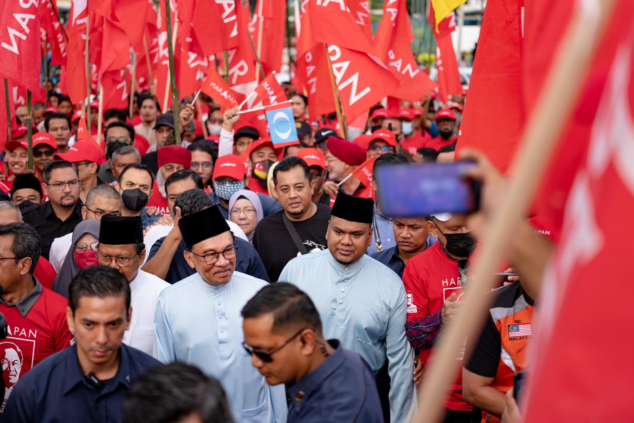 安华打们国席上演四角战    拉菲兹班丹国席陷五角战