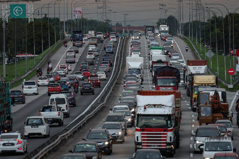 雪大臣叮咛游子小心驾驶 安全返乡履行公民责任