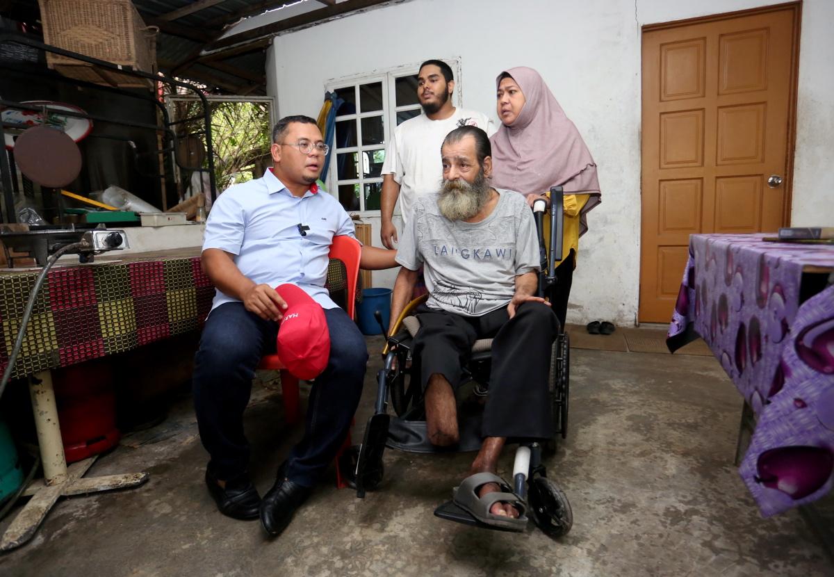 Amirudin ziarah pesakit, dengar masalah penduduk Kampung Fajar