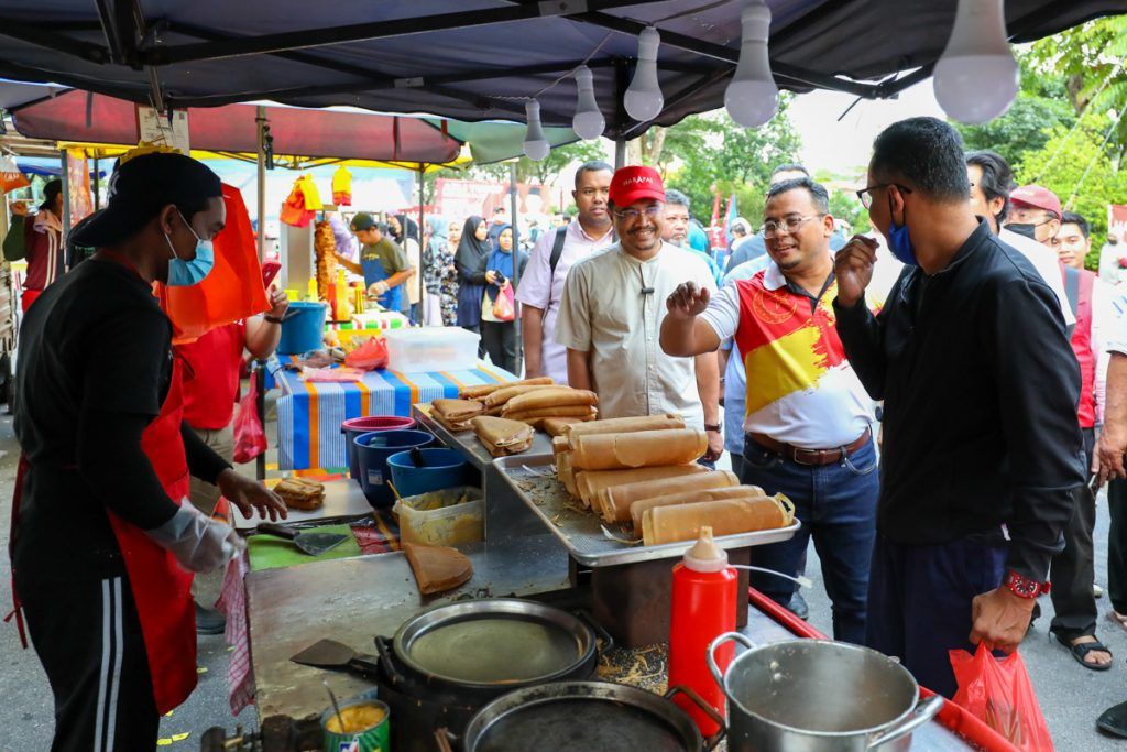 பொது சந்தைகள் பத்து கோடி வெள்ளி செலவில் தரம் உயர்த்தப்படும்