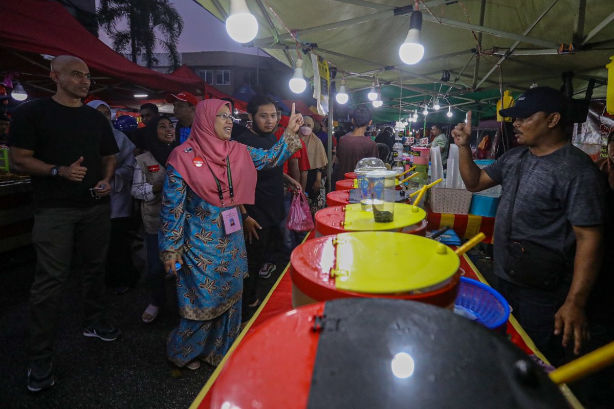 அம்பாங் தொகுதியில் ரோட்சியாவுக்கு ஆதரவாக கலைஞர்கள் பிரசாரம்