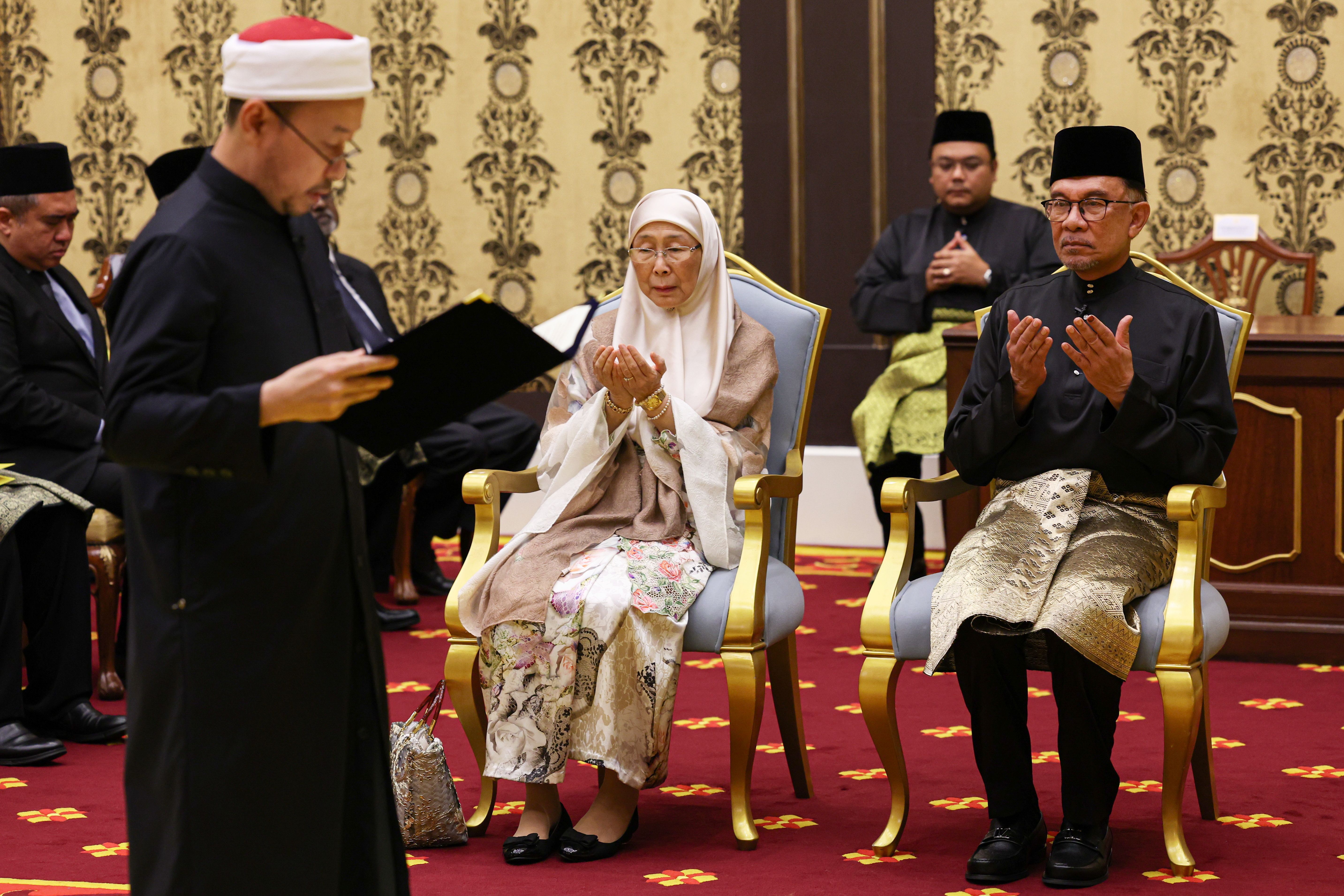 Anwar kekal dengan janji tolak gaji perdana menteri