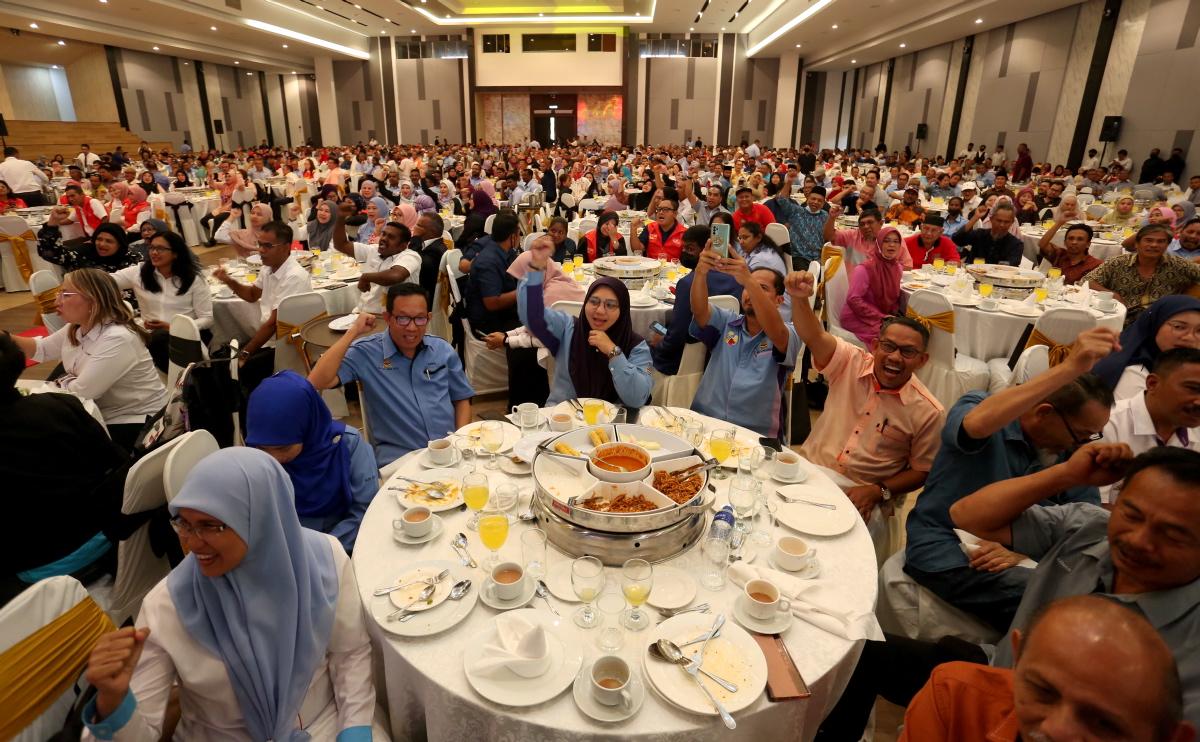 Community leaders' allowances to increase next year, in line with minimum wage — MB