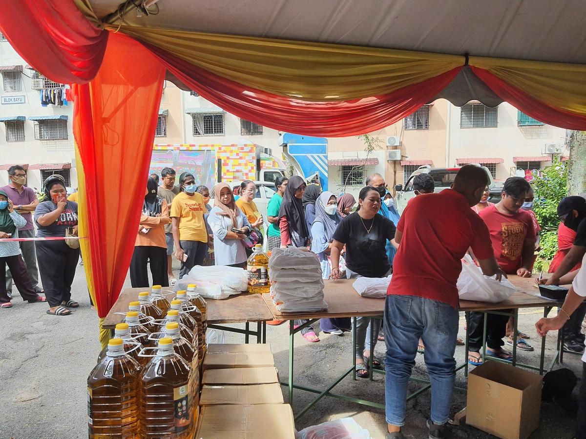 Peluang beli barang asas murah, daftar air percuma di Gombak esok