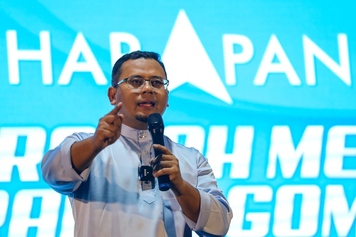 சிலாங்கூர் சட்டமன்ற உறுப்பினர்கள் கட்சித் தாவினால் பணம், பதவி தருவதாக மொகிடின் கூறினார்- அமிருடின் அம்பலம்