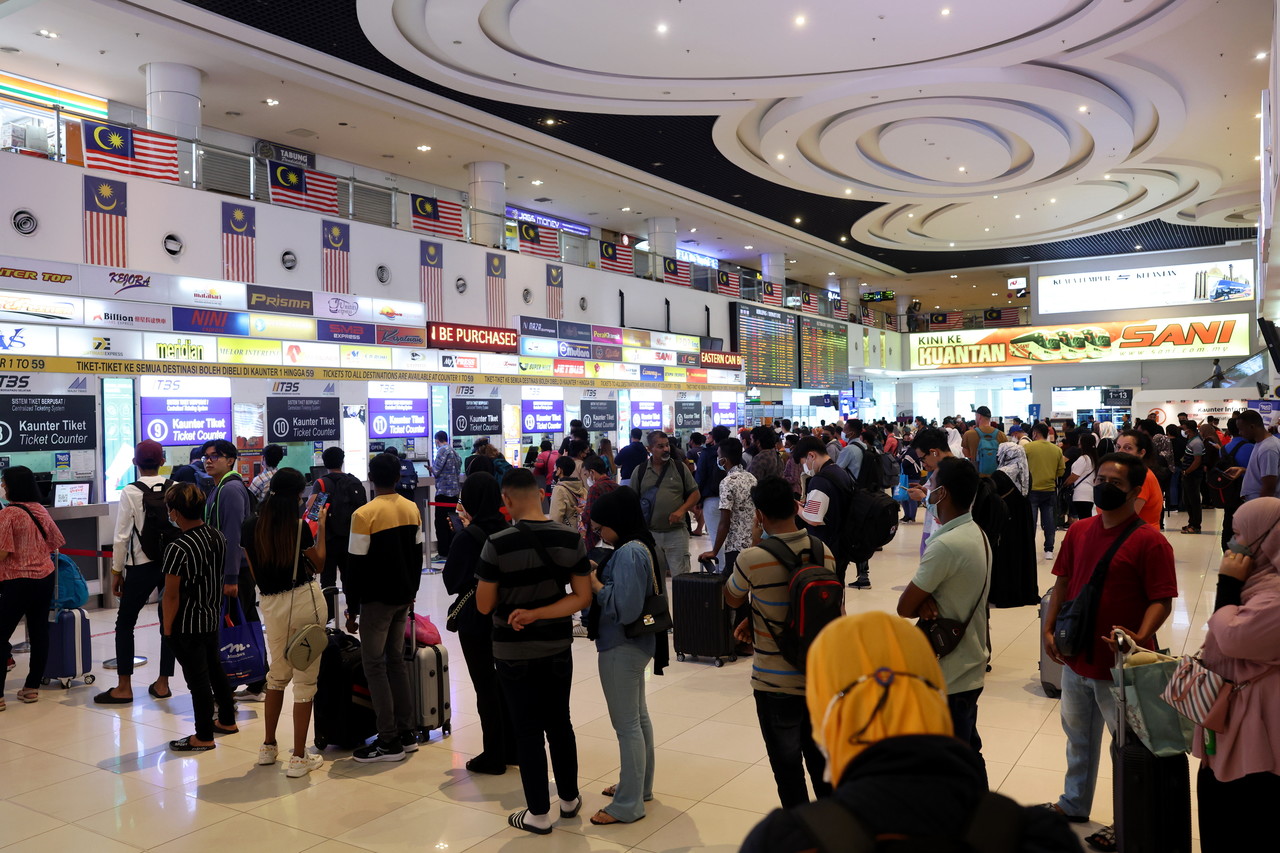 GE15: Voters throng transportation hubs nationwide