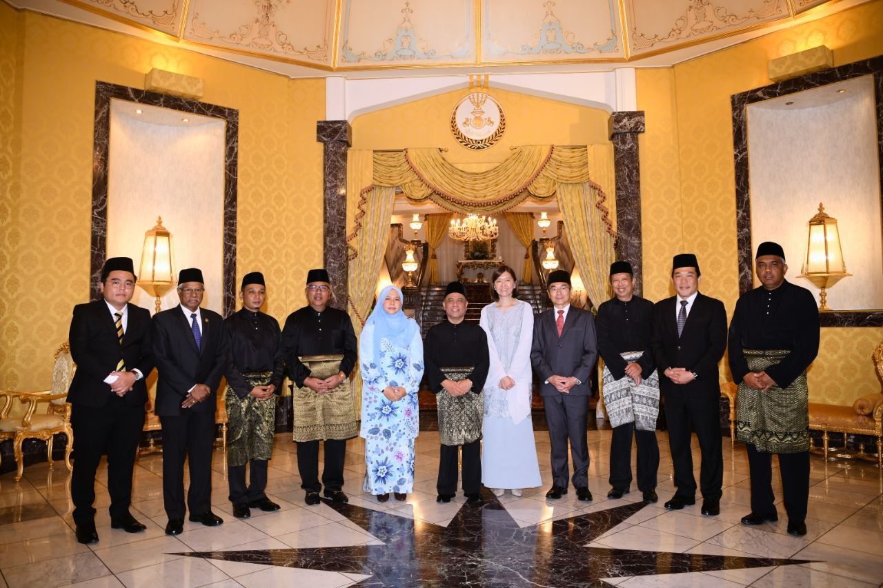 霹雳10州行政议员宣誓就任 华裔占4位