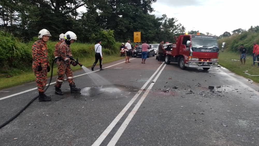 轿车撞货车酿3死5伤惨剧