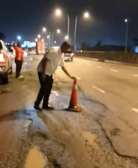 Calon tinjau jalan berlubang, letak kon elak kemalangan