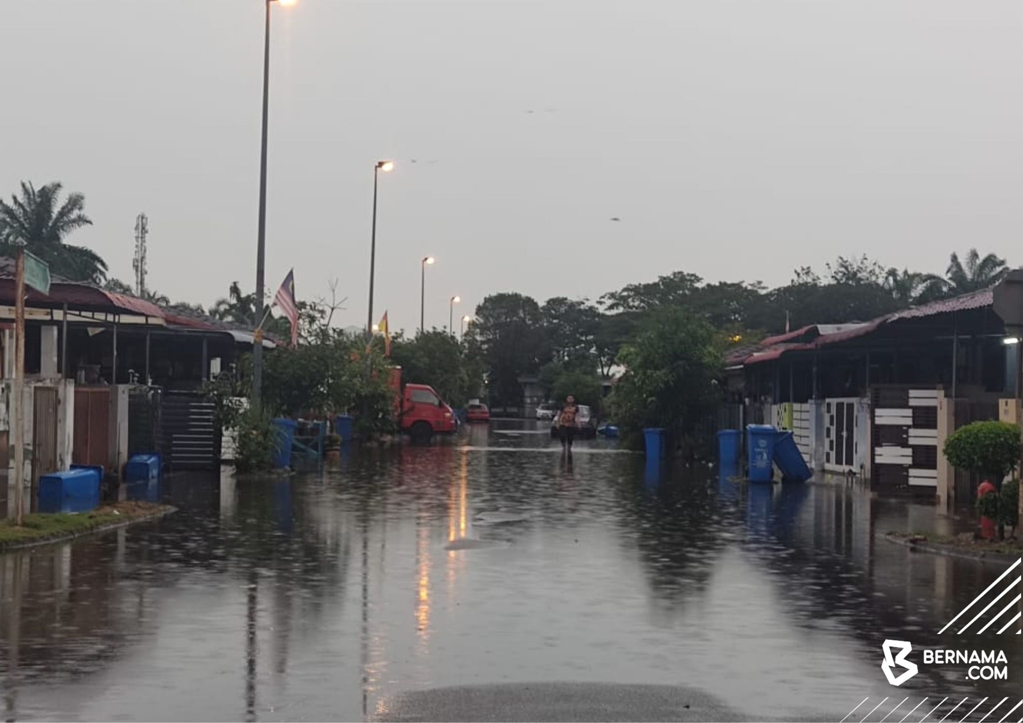 Sungai lapan kawasan di Selangor lepasi paras bahaya