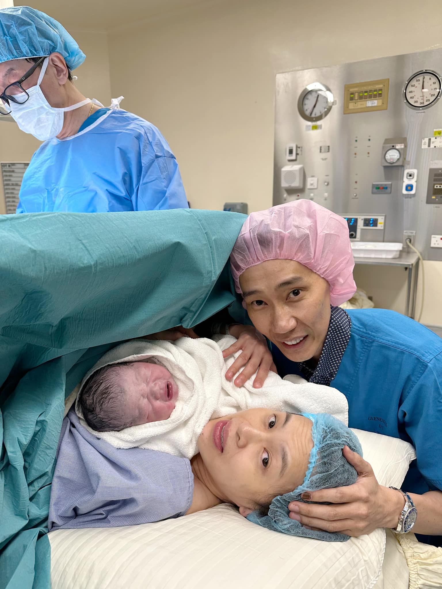 黄妙珠顺产一子   李宗伟一家再添新成员