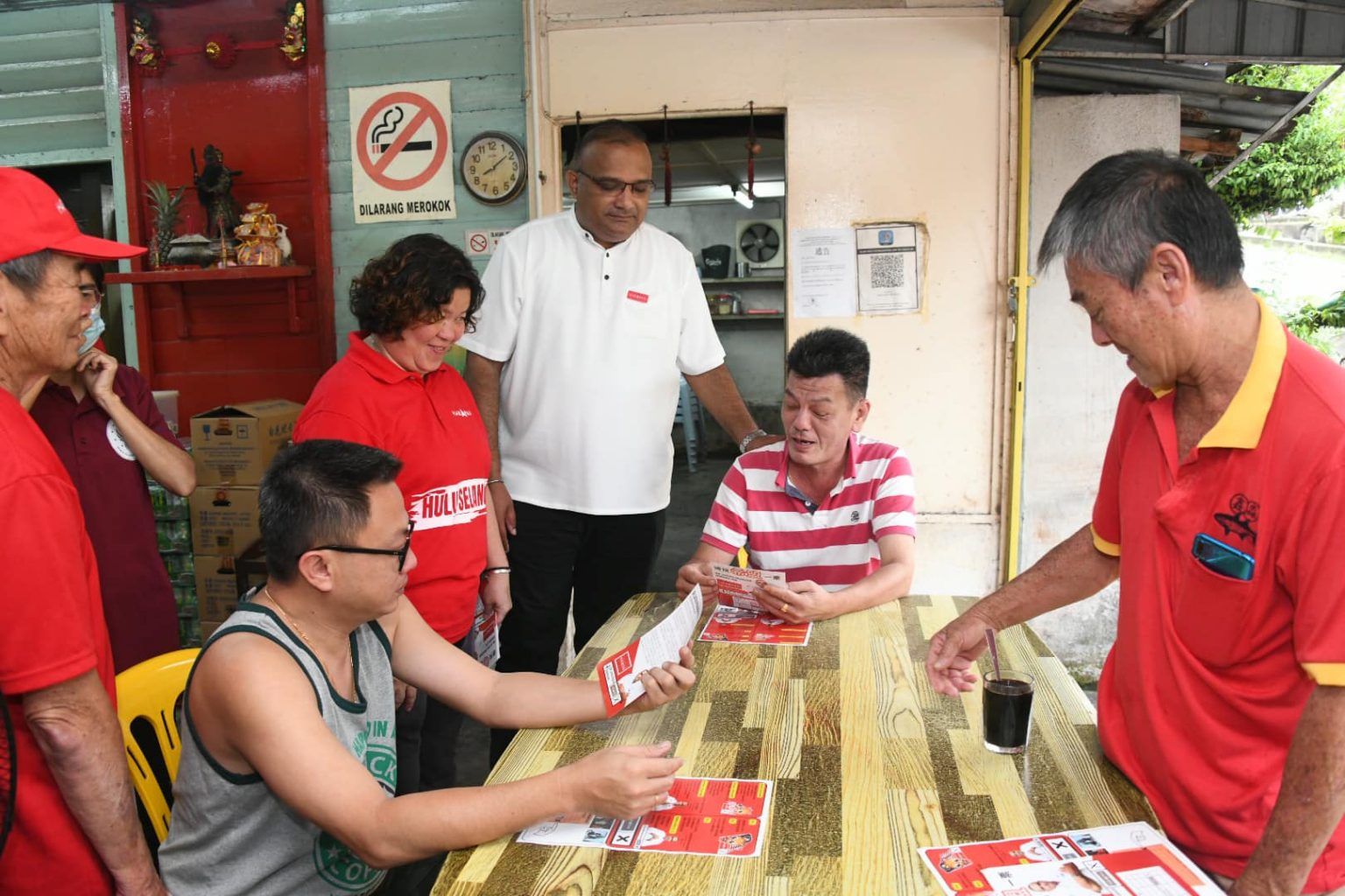 பொதுத் தேர்தலுக்குப் பின் கொடிகள் போன்ற கழிவுகளை தவிர்க்க, பிரச்சாரங்களை சமூக ஊடகங்களில் செய்யலாம்