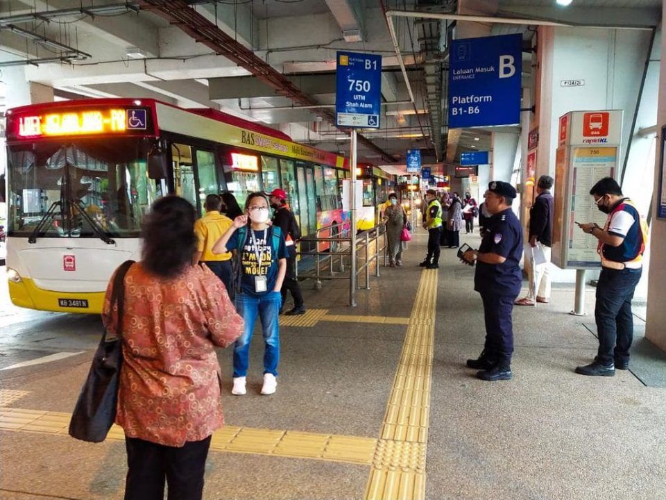 格拉那再也LRT站：免费接驳巴士助减少拥堵和乘客上车时间