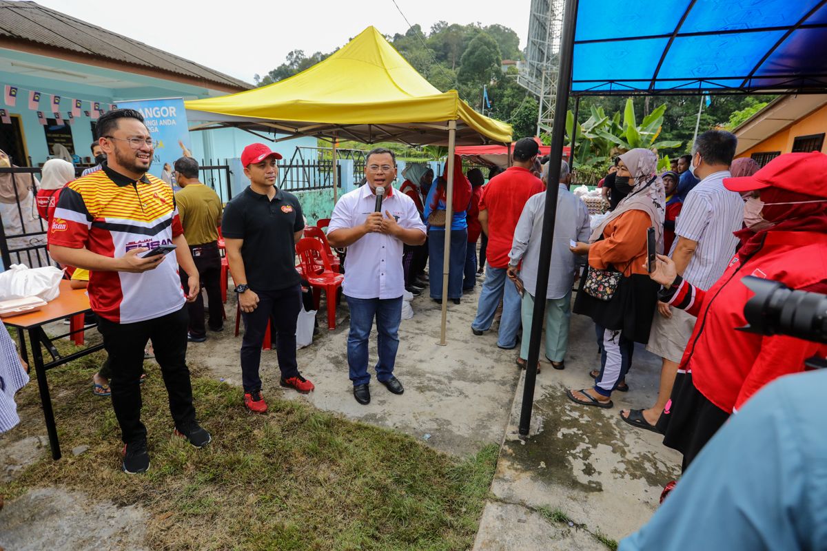 Amirudin tinjau program jualan murah di Taman Keramat