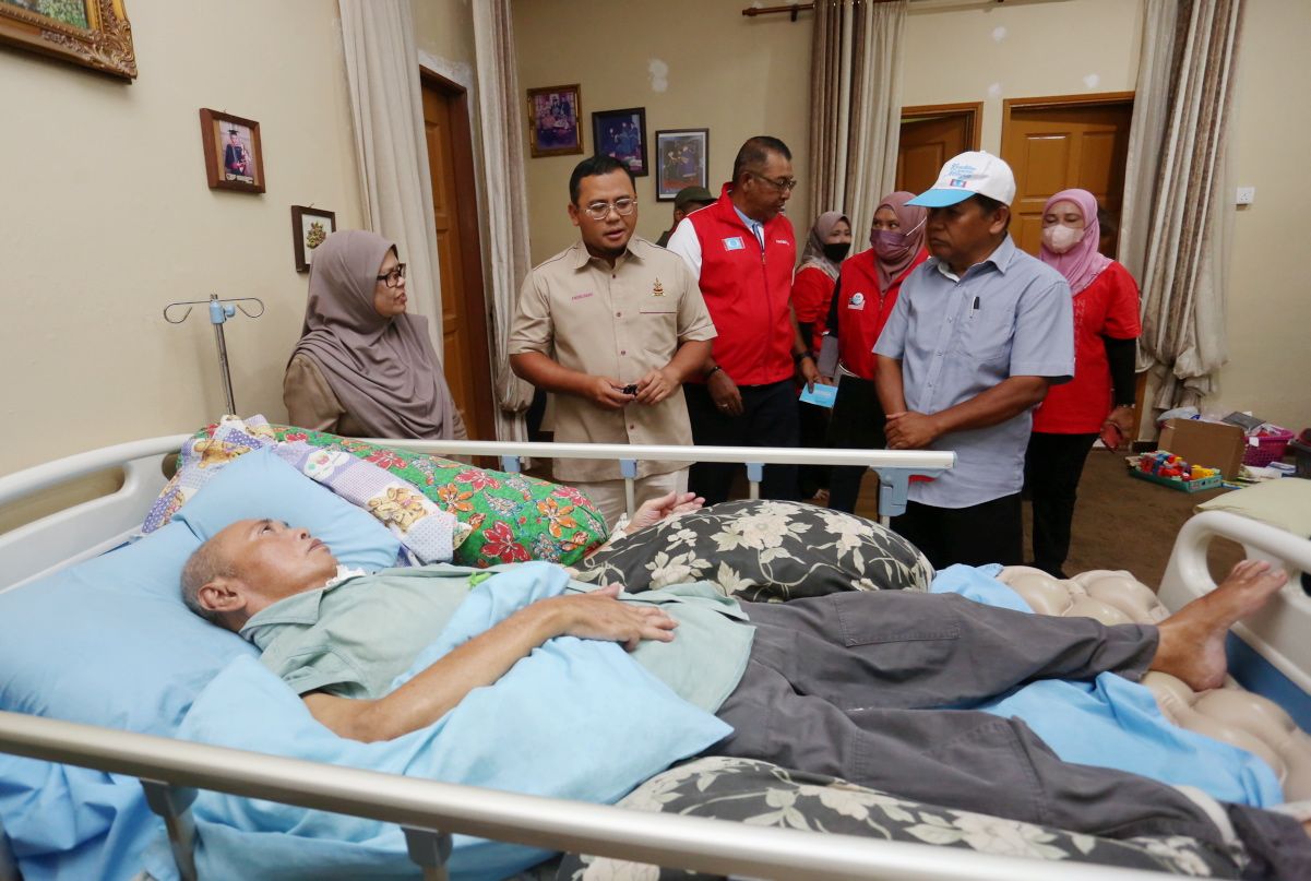 MB santuni warga emas, penerima syukur terima bantuan