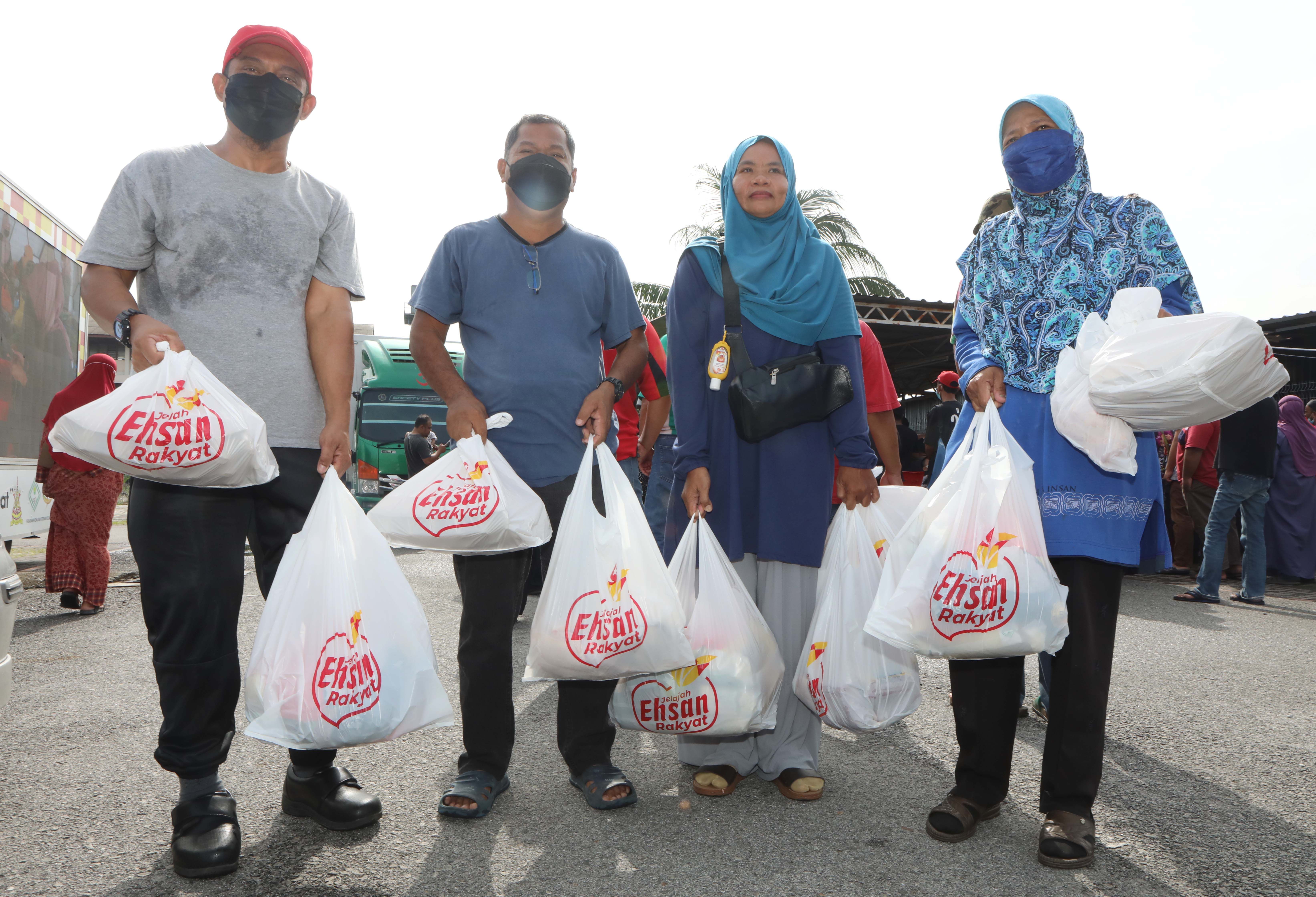 Kualiti barangan jualan murah setanding pasar raya, pembeli sanggup datang berulang kali