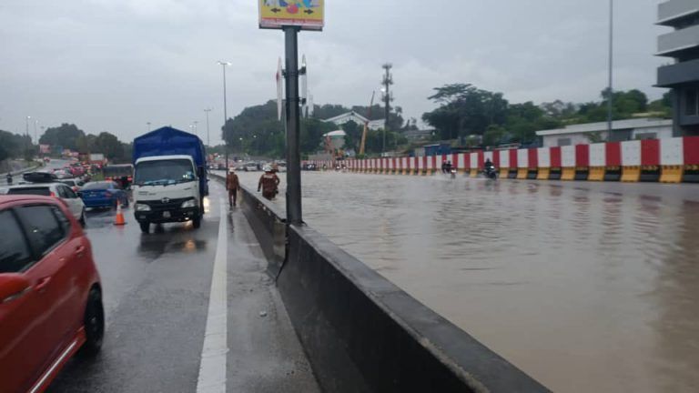 大道沟渠疑阻塞及豪雨 路面淹水约1米