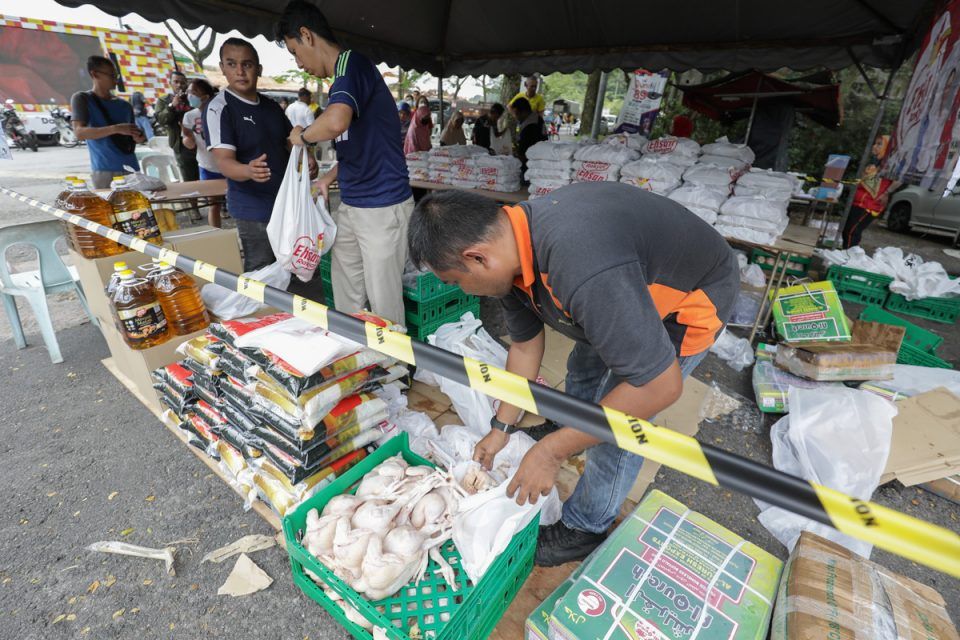 雪人民市集物价超值 蒲种人骑摩托去士拉央抢购