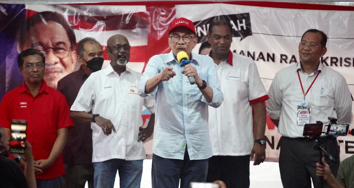 பி.கே.பி காலத்தில் பொது டெண்டர் இன்றி 580 பில்லியன் (58000 கோடி) ரிங்கிட் செலவு செய்யப்பட்டது ! எங்கே கணக்கு ? டத்தோ ஸ்ரீ அன்வார் அம்பலம்.