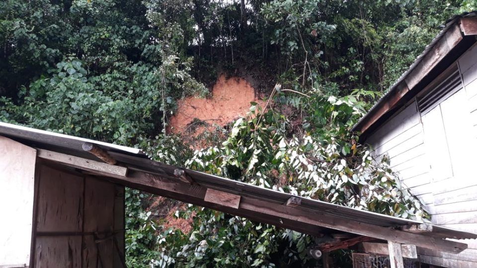 新邦波赖土崩：多间原住民房子遭埋