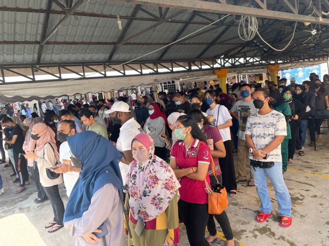 சிலாங்கூர் வாக்களிப்பு மையங்களில் தற்போதைய நிலவரம்