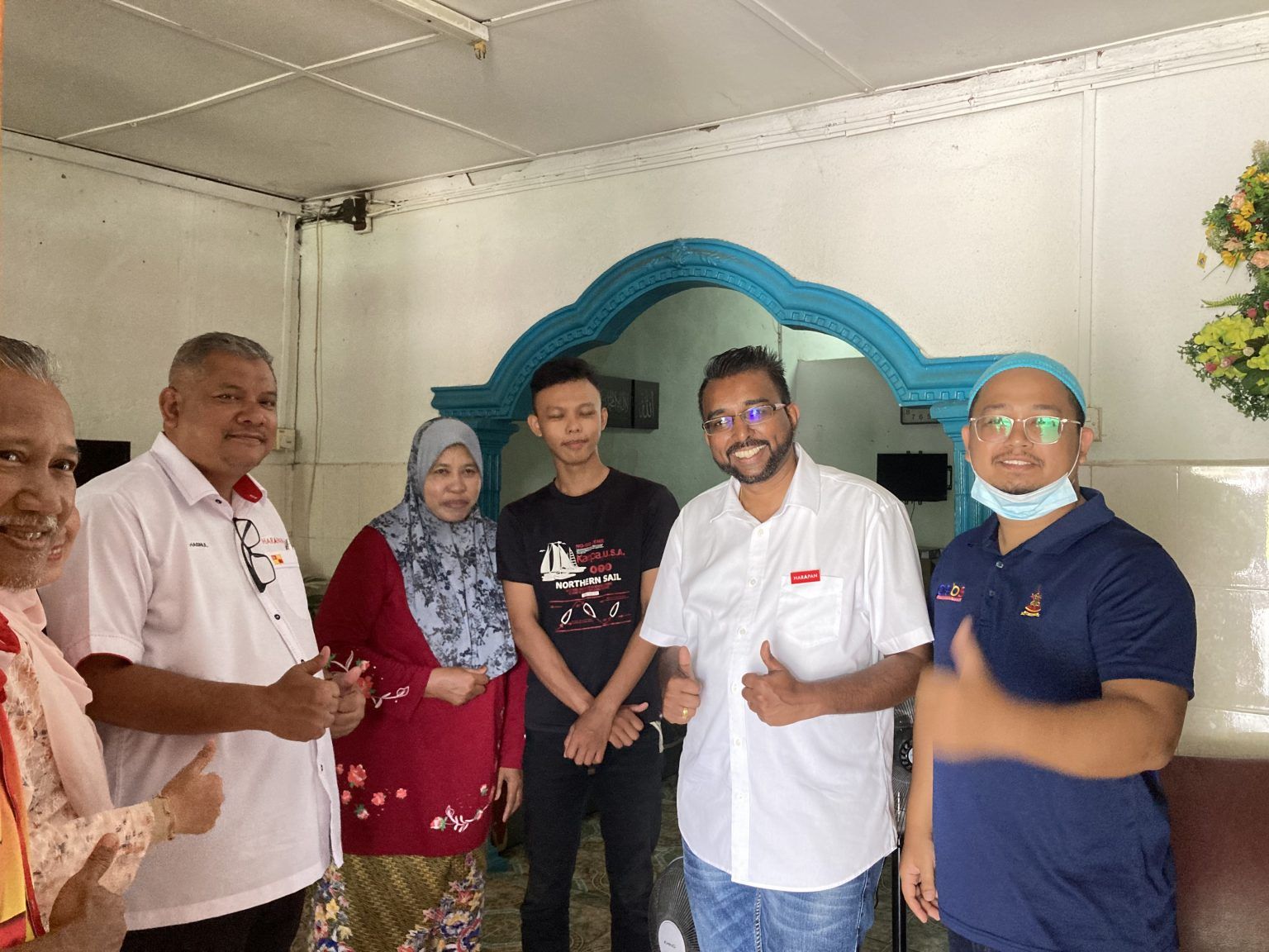 வாக்களிப்பதன் முக்கியத்துவத்தை இளைஞர்களுக்கு உணர்த்த வேட்பாளர் முன் முயற்சி எடுக்கிறார்