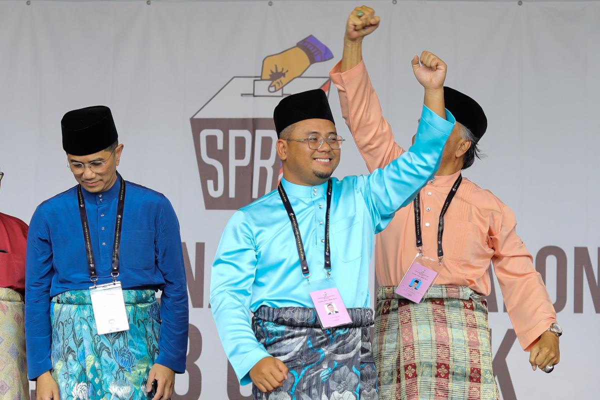 Azmin terpesong punca lahir kerajaan tidak stabil, kata Amirudin