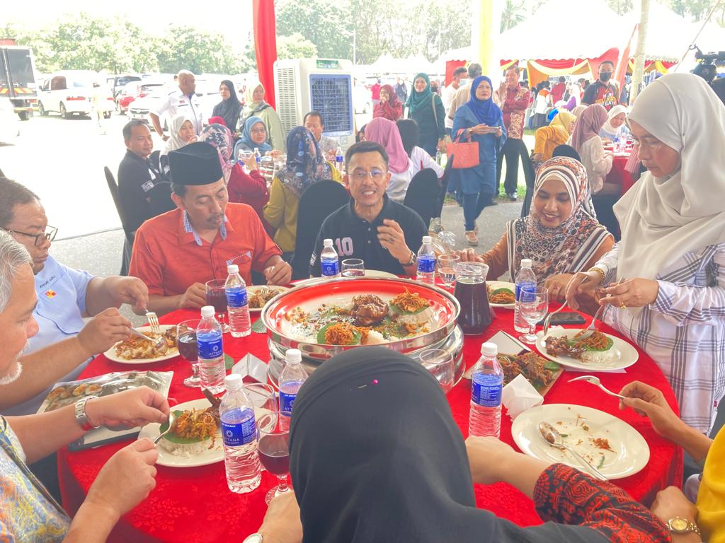 Nasi ambeng diwarta sebagai makanan tradisi, warisan Selangor