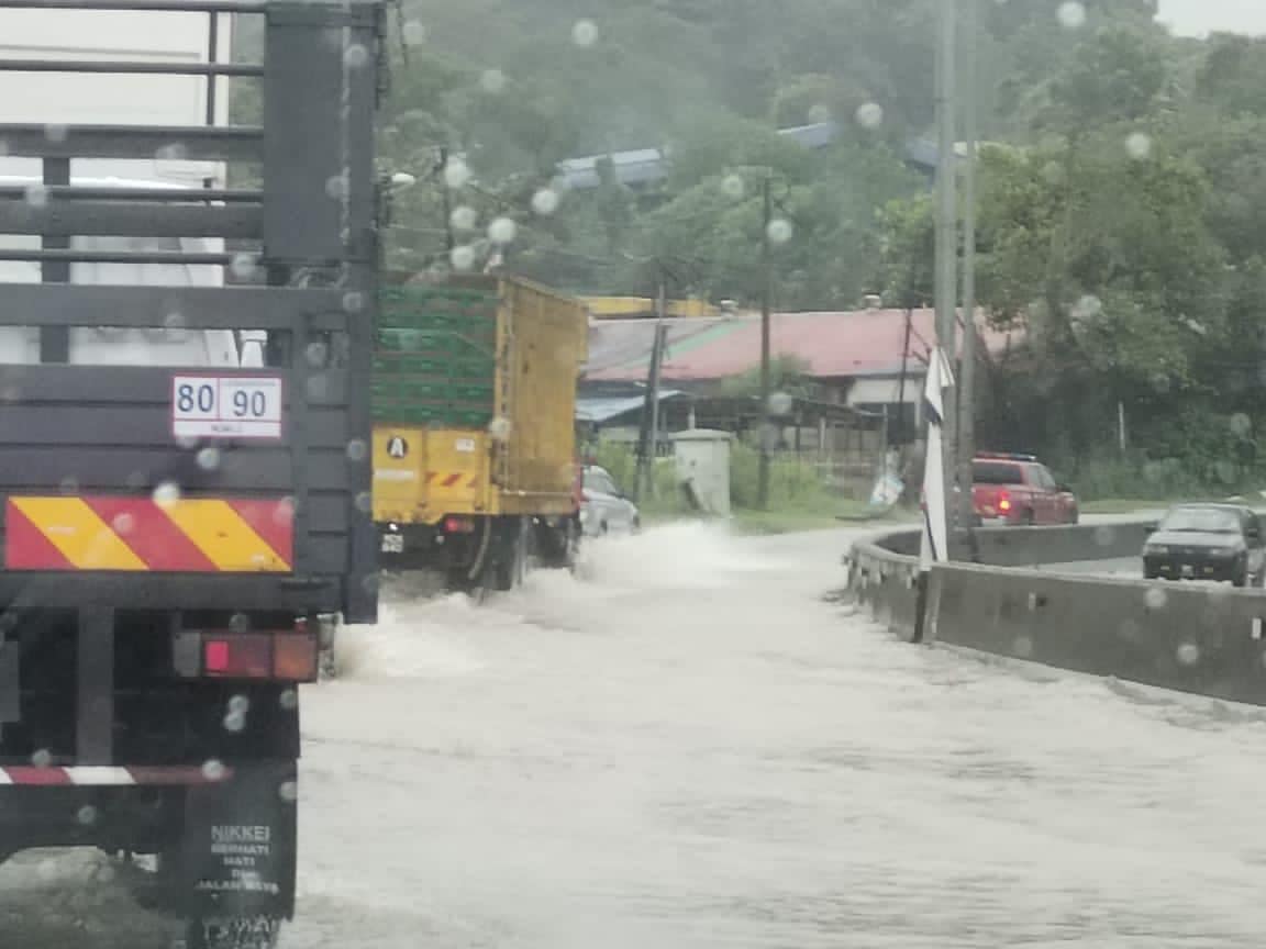 Paras air laut cecah 4.74 meter petang ini, warga Klang diminta waspada