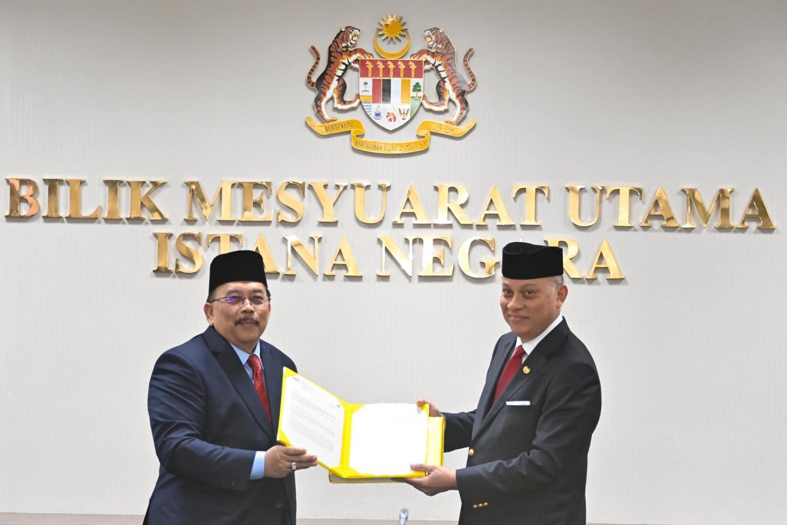 கட்சிகளின் கூட்டணி, பிரதமர் வேட்பாளர் பெயரை நாளைஅரண்மனையில் சமர்பிக்க பேரரசர் உத்தரவு