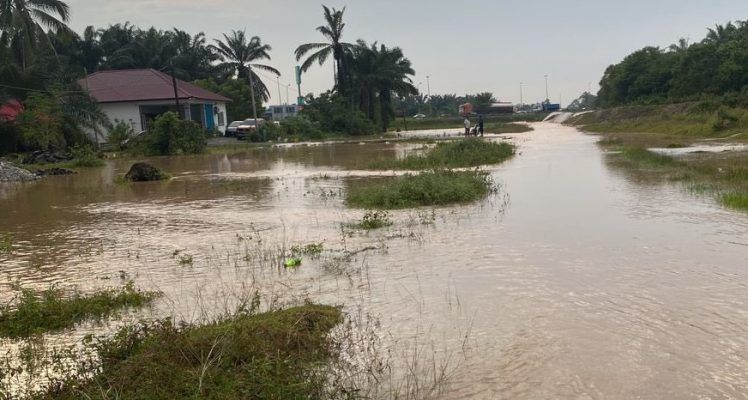 龙溪一甘榜今午决堤 18家庭被疏散
