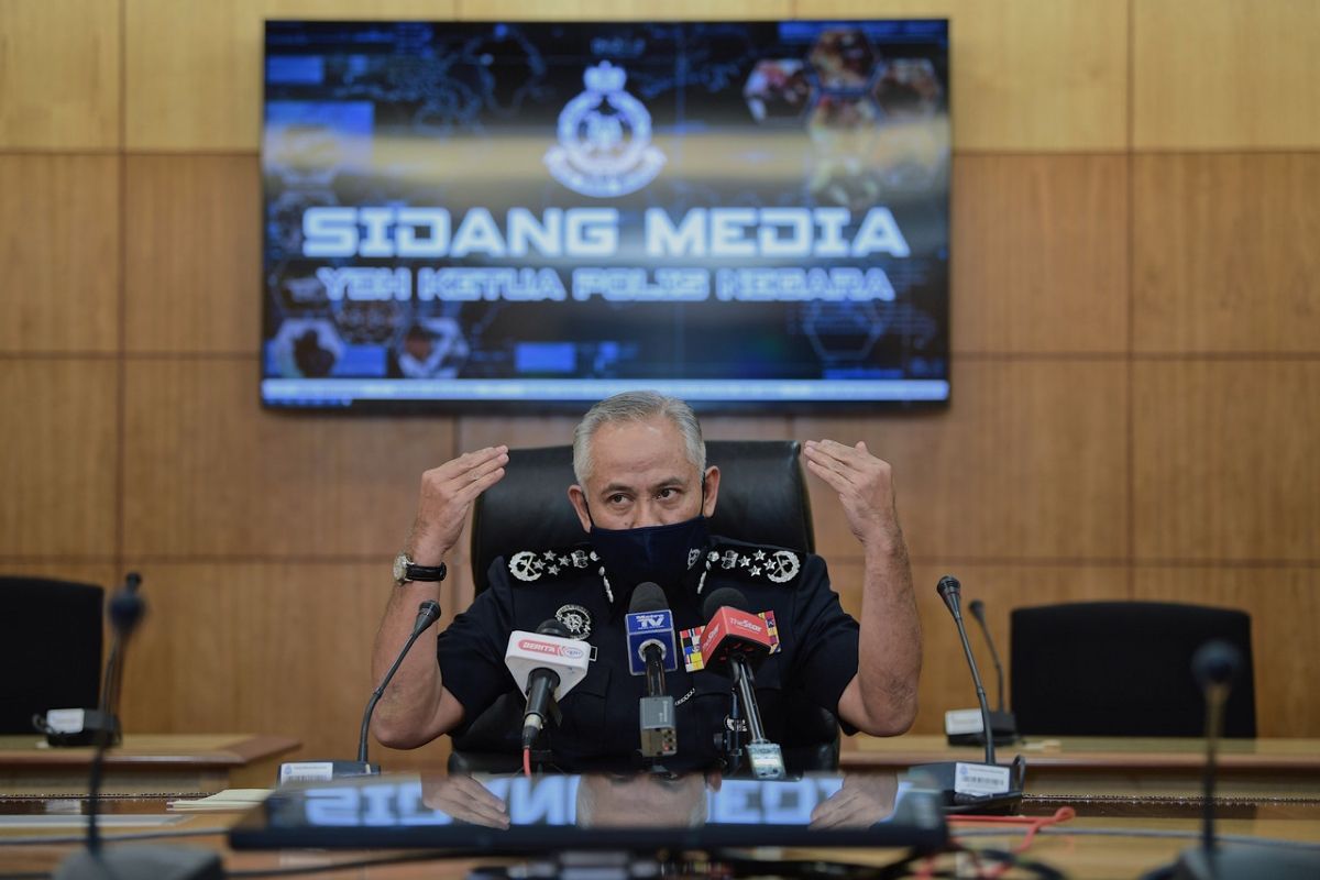 தேர்தல் சுவரொட்டிகள் சேதம்- வெளிப்படையான விசாரணையை போலீசார் மேற்கொள்வர்- ஐ.ஜி.பி. தகவல்