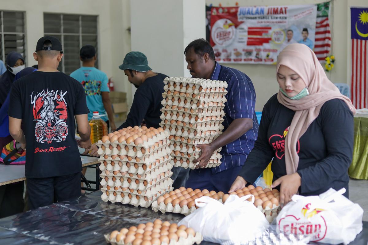 500 ayam, 200 papan telur habis dalam sejam di jualan murah DUN Bukit Gasing