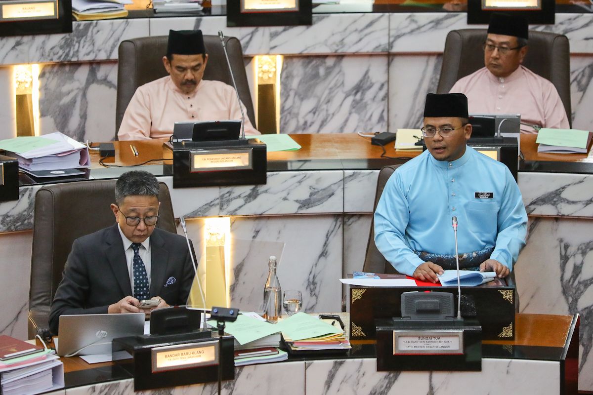 சிலாங்கூர் 2023 பட்ஜெட்டில் RM245 கோடி ஒதுக்கீடு, 125 கோடி 51 விழுக்காடு இயக்கச் செலவு, 120 கோடி வளர்ச்சிக்கு  