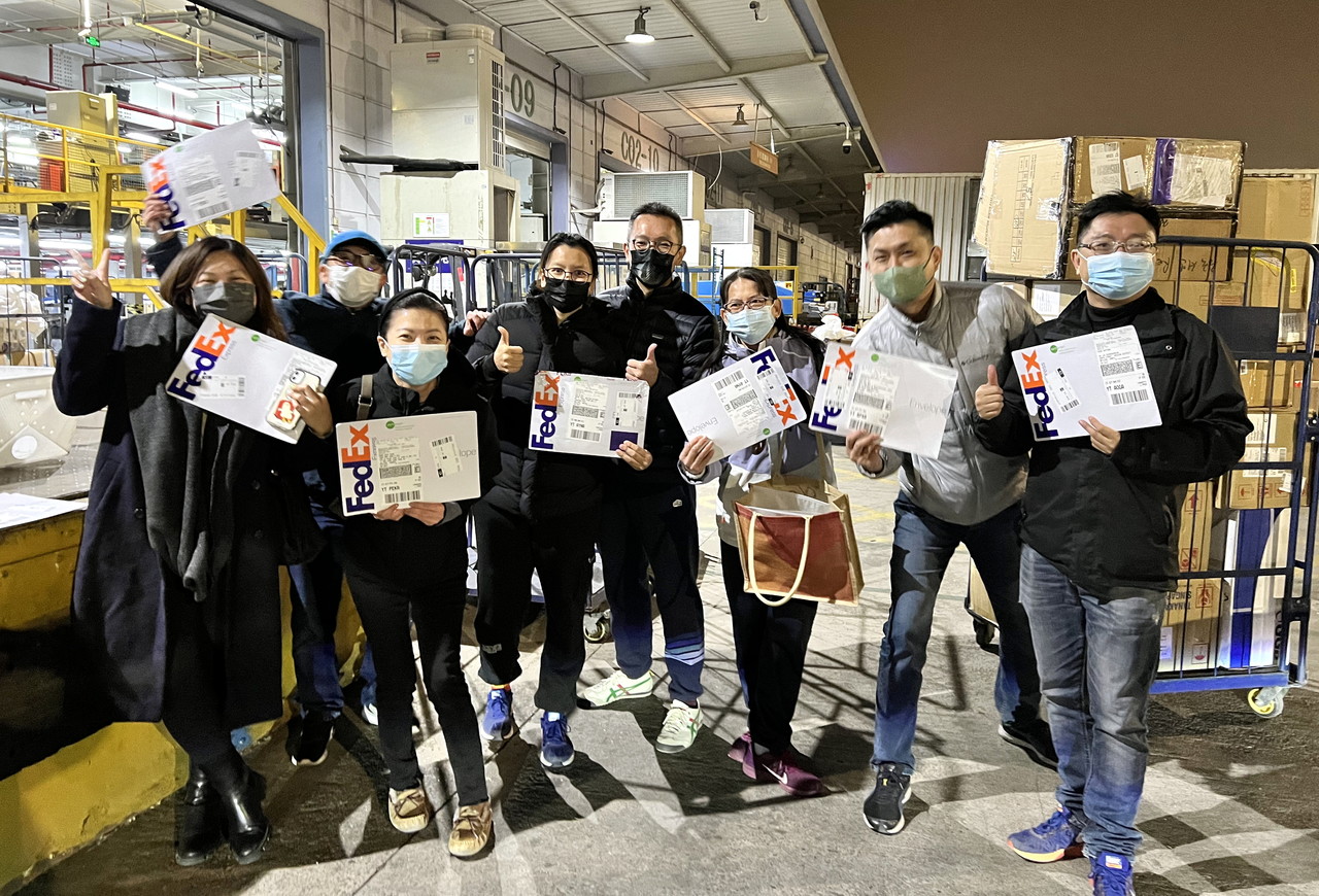 Malaysians working in Beijing heroically helps students get their GE15 votes in