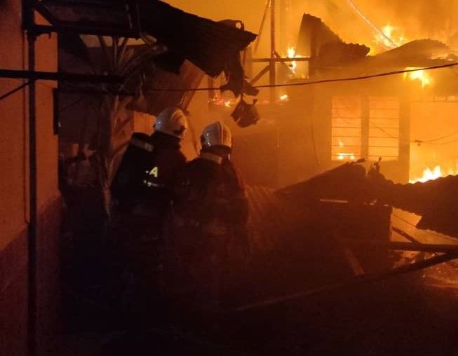 Lima rumah musnah dalam kebakaran di Kampung Baru