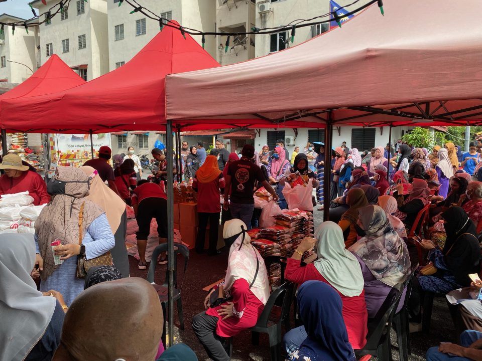 雪人民市集：斯里沙登反应热烈 500肉鸡2小时内扫空