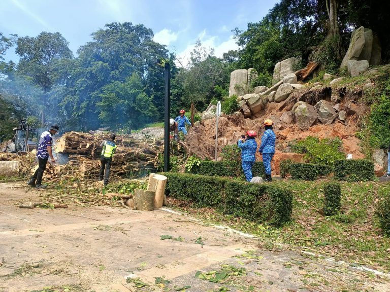 瓜雪皇家山土崩 暂时关闭出入口