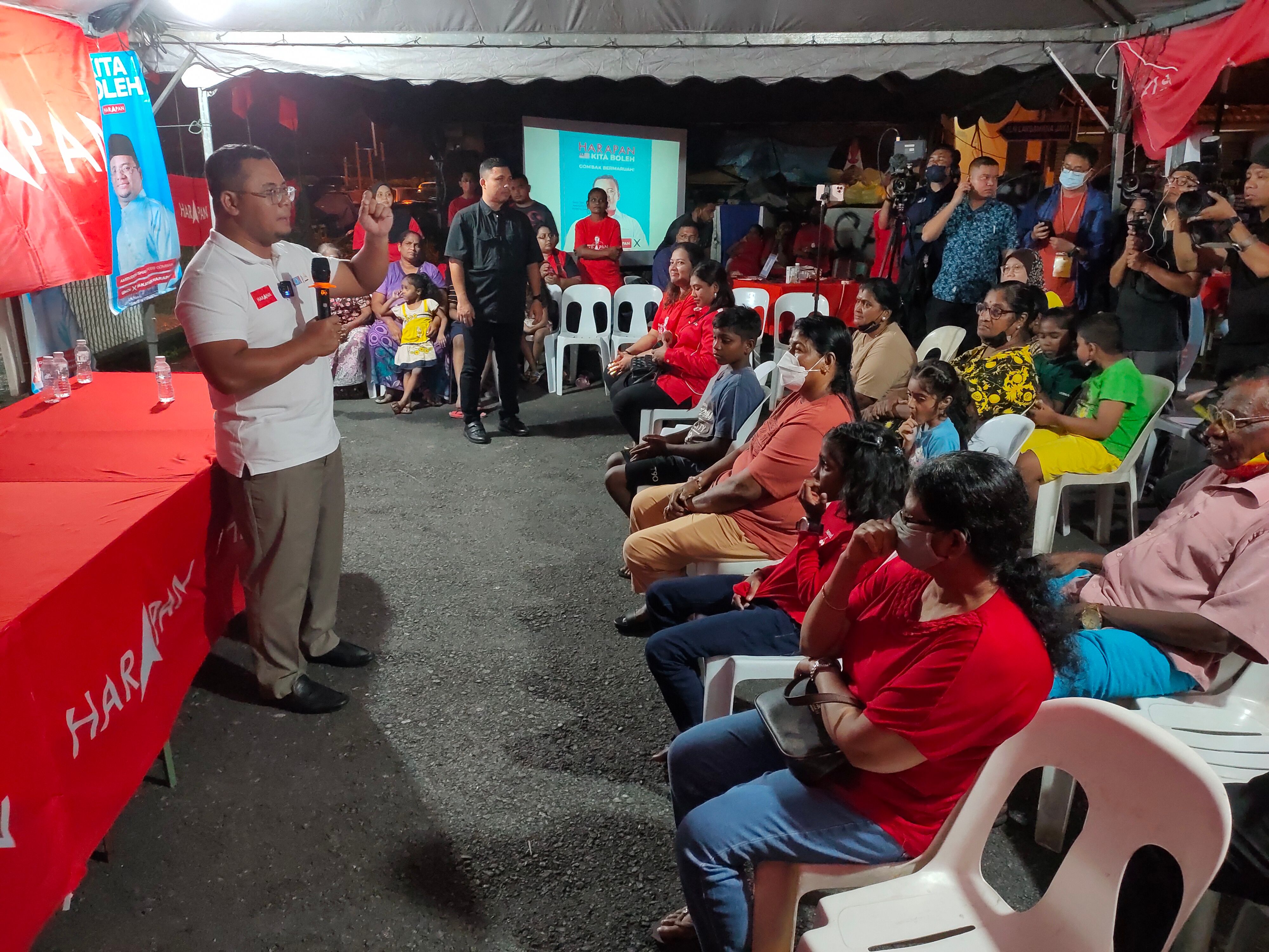 கோம்பாக் தொகுதி  பங்சாபூரி லக்ஸ்மனா அடுக்குமாடி மக்களின் ஆதரவுக்கு   நன்றி கூறினார்  டத்தோ ஸ்ரீ அமிரிடின்