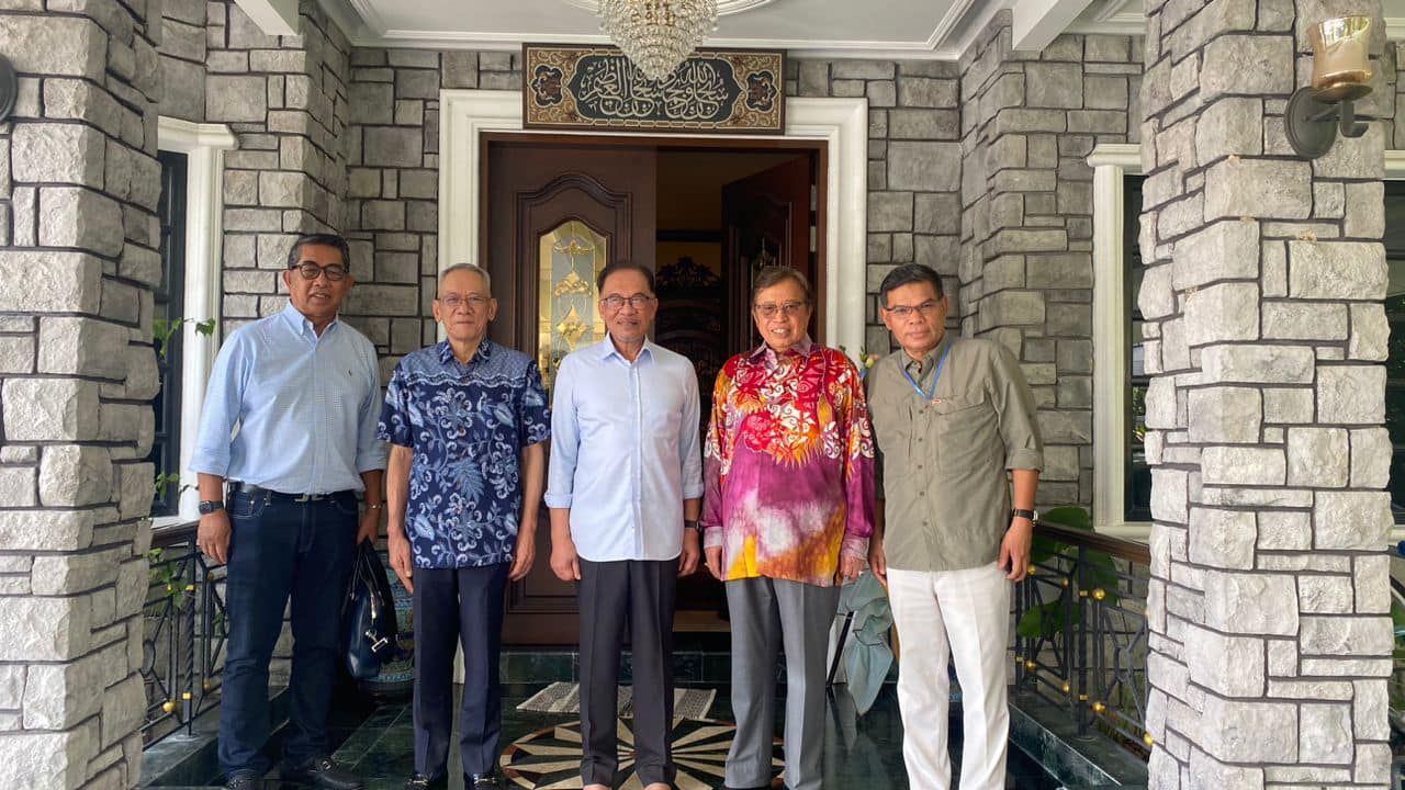 Premier Sarawak berkunjung ke rumah PM baharu