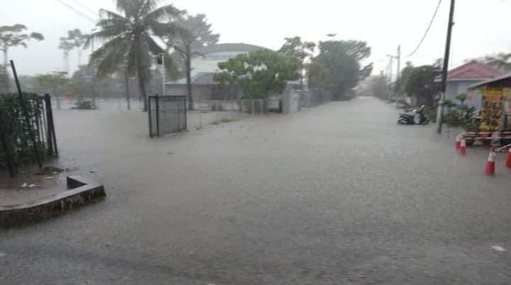 连绵大雨夹带大潮 太子园巴生河水位上升