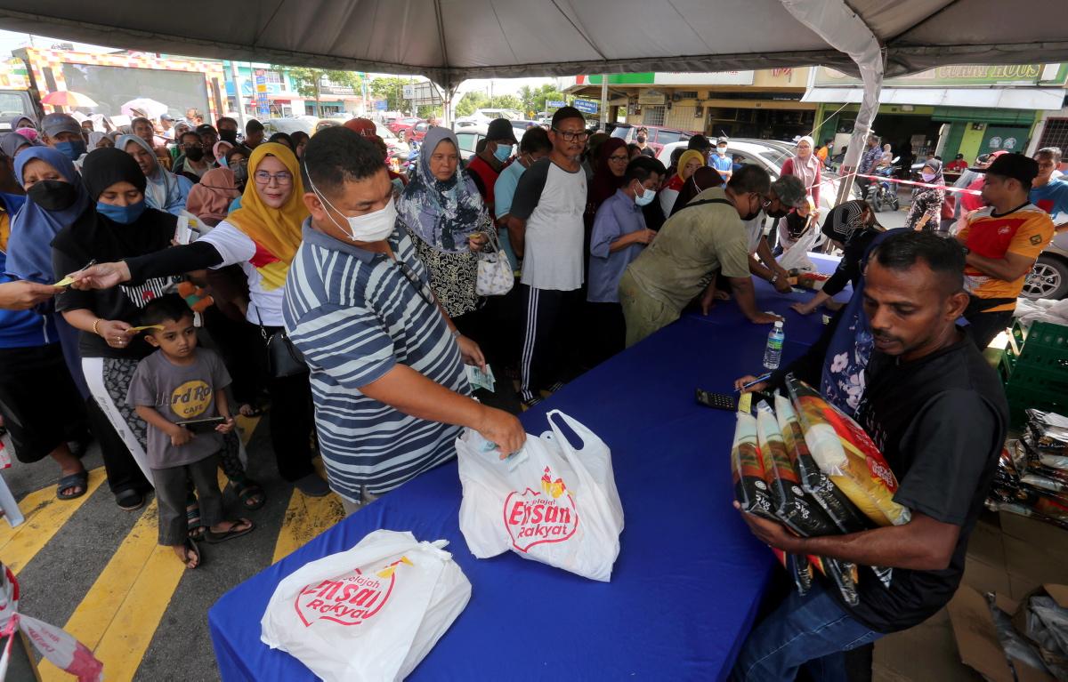 Laluan khas jualan murah di Sijangkang permudah urusan warga emas, OKU