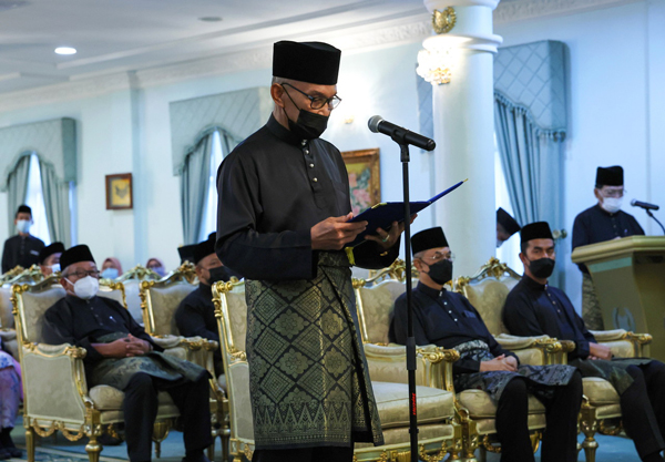 Mohd Shukri sworn in as Perlis MB