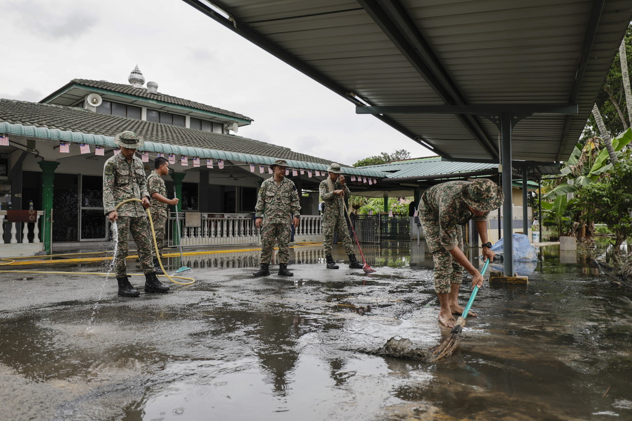 Anggota 11 Briged sedia digerakkan bantu mangsa banjir di Selangor