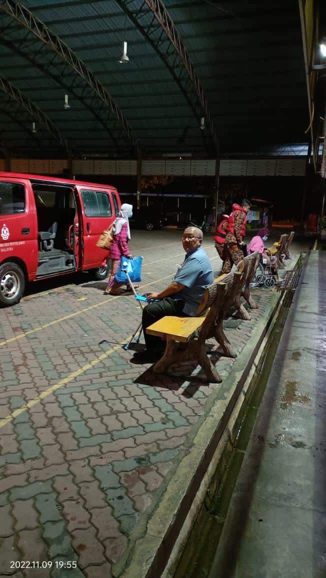 巴生1甘榜闪电水灾 8受困灾黎及时获救