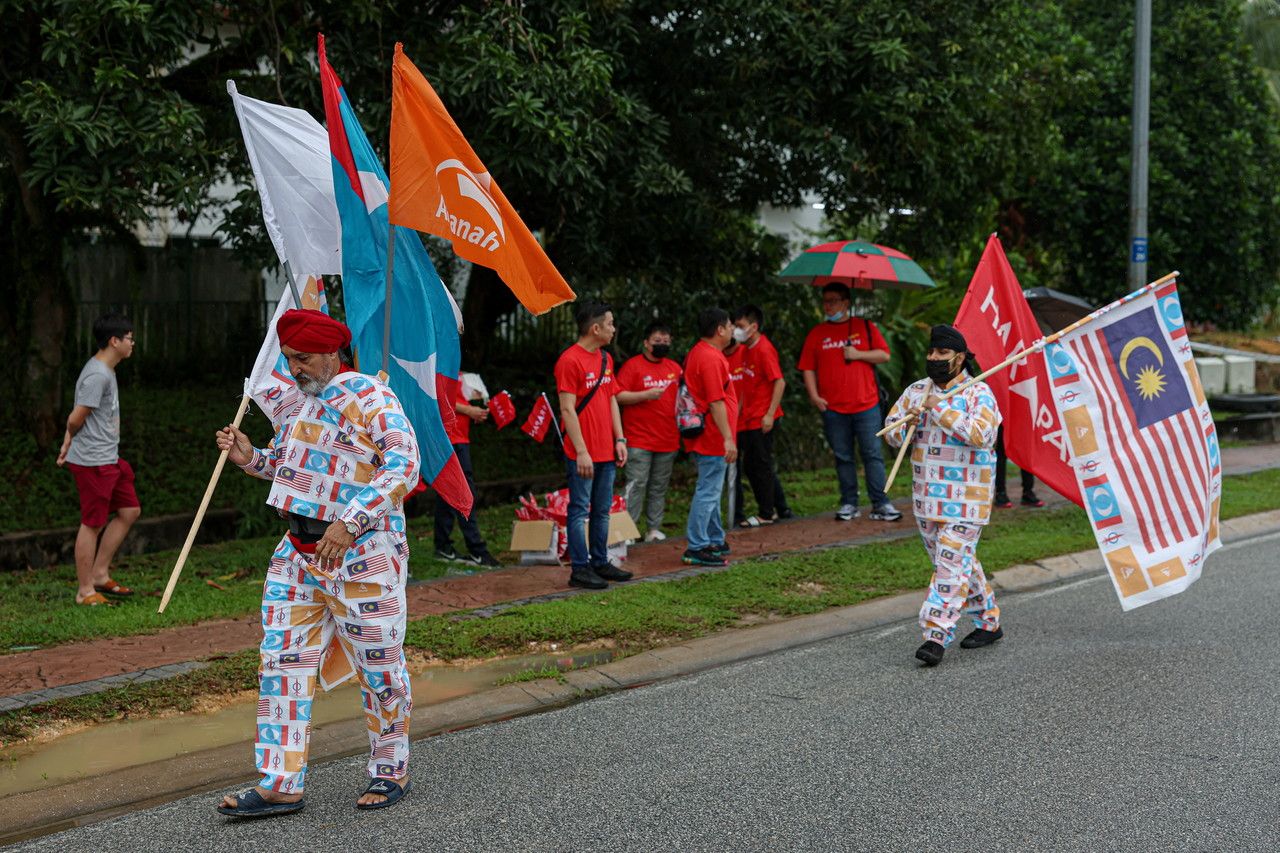 大选提名：支持者创意造型亮相 · 希盟装马来战士超吸睛