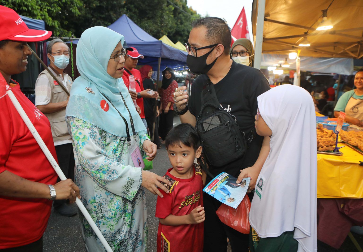 மக்கள் சேவையில் சிறந்து விளங்கி மூன்று முறை பத்து தீகா சட்டமன்றத்தை வென்ற ரோட்சியா கட்சி ஆணையை ஏற்று அம்பாங்கில் பணியாற்ற வந்துள்ளார்