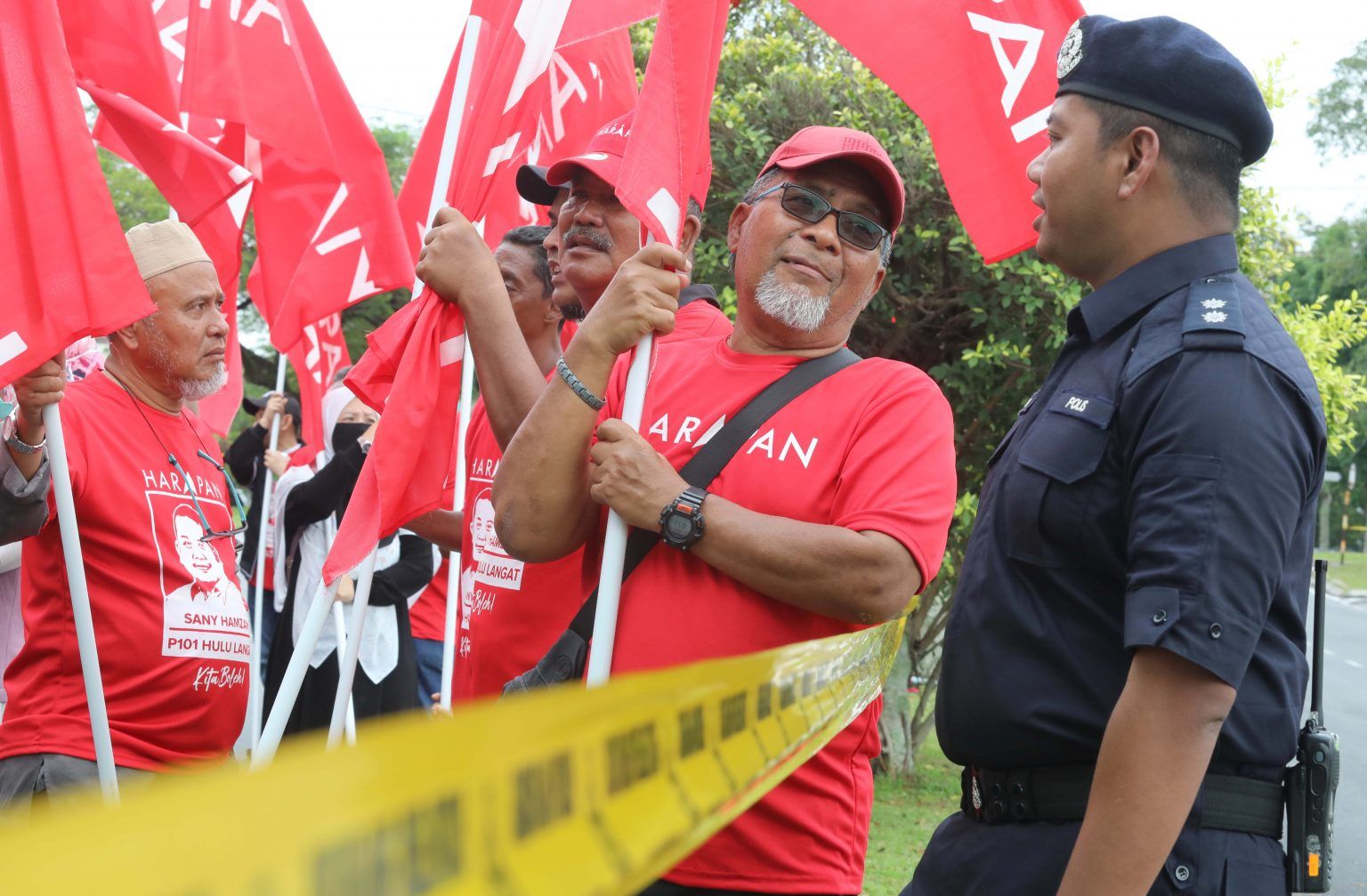 நாடு முழுவதும் நேற்று போலீஸ் பெர்மிட் இன்றி 432 தேர்தல் பரப்புரைகள்- இருவர் கைது