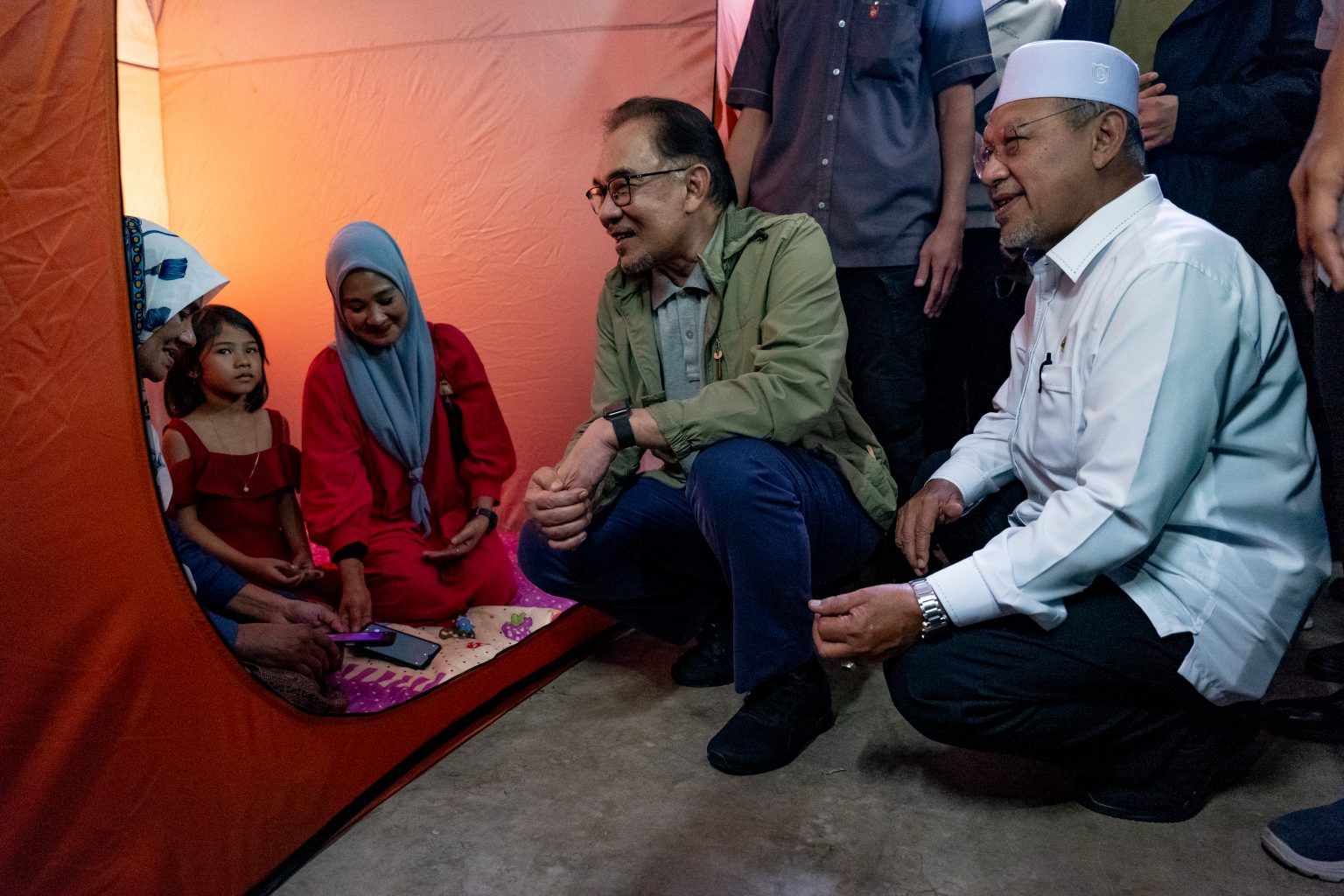 வெள்ளத்தில் பாதிக்கப்பட்ட கிளந்தான், திராங்கானுவுக்கு மத்திய அரசு வெ.10 கோடி நிதியுதவி