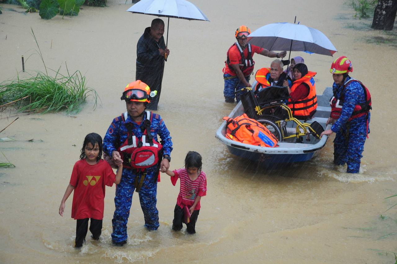 Number of flood victims soars to over 45,000 as East Coast states hit hard